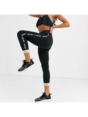 𝅺NIKE BNWOT Training Pants Sz Xsmall Gold Trim